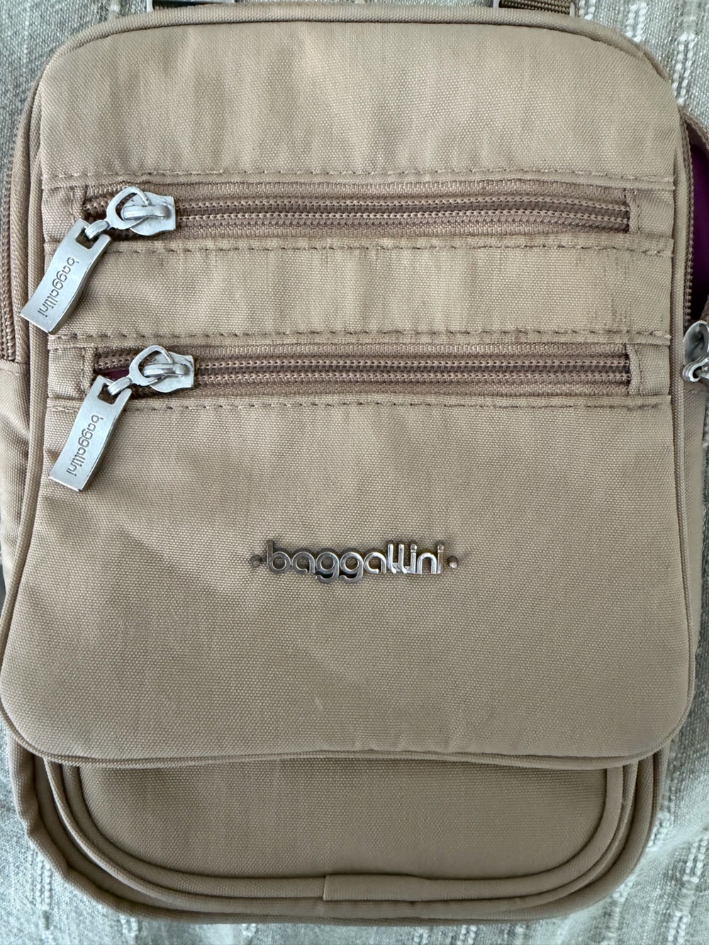 Baggallini Small Crossbody Bag in Taupe